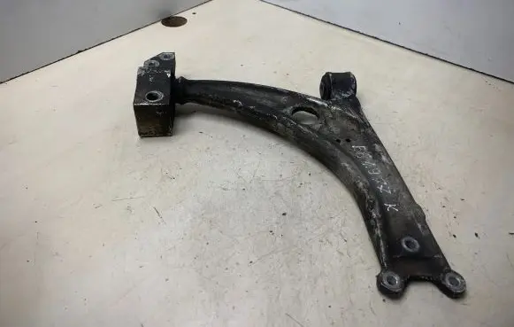 Volkswagen PASSAT B6 Front lower control arm/wishbone