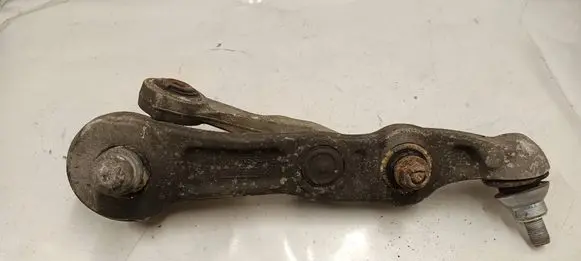 Mercedes-Benz C AMG W205 Front lower control arm/wishbone A20554