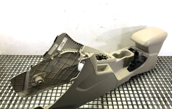 Ford Focus Center console 