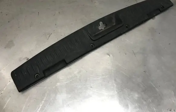 Chrysler Town u0026 Country V Trunk/boot sill cover protection P0ZR38DX9AC
