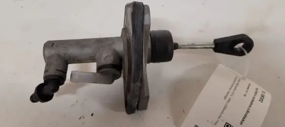 KIA Sorento Clutch master cylinder