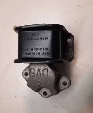 Peugeot 308 Engine mount bracket 9636845880 9636270080 9636583980