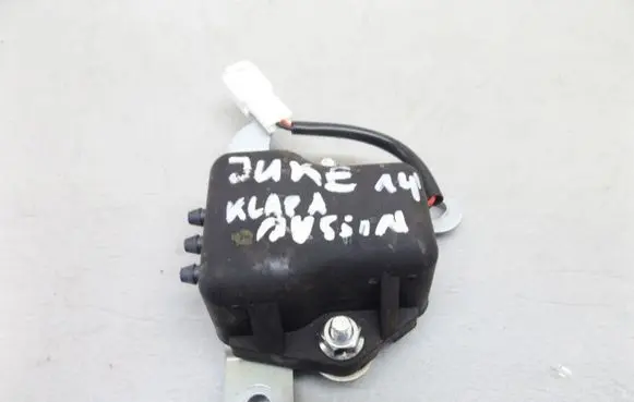 Nissan Juke I F15 Starter motor
