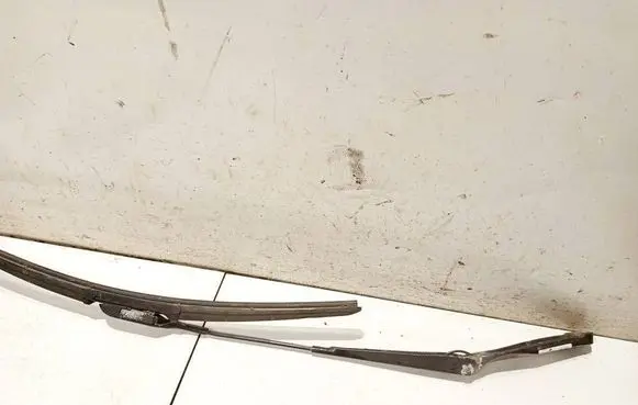 Volkswagen Polo IV 9N3 Front wiper blade arm 6q1955409c