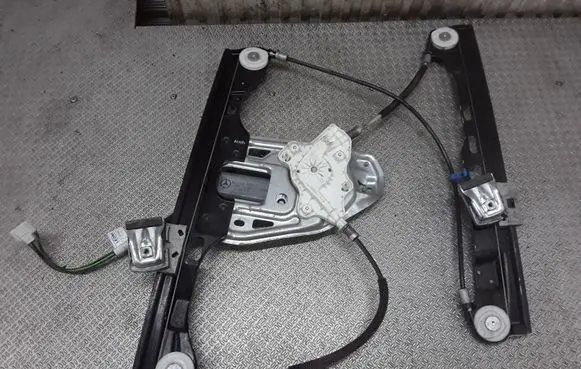 Mercedes-Benz C W203 Front door window regulator with motor A2118201842