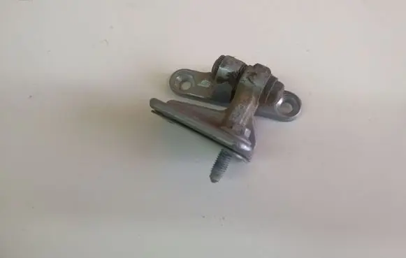 Mercedes-Benz B W245 Rear door lower hinge
