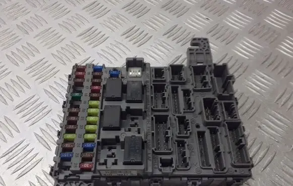 Honda FR-V Fuse box cover SJH-G011