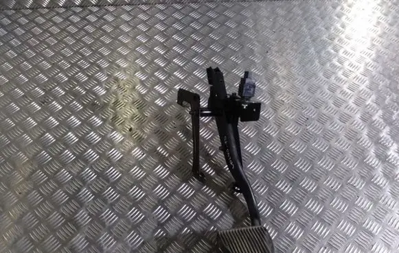 Volvo V70 Brake pedal