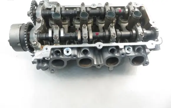 Mitsubishi Lancer VIII Engine head 4A92
