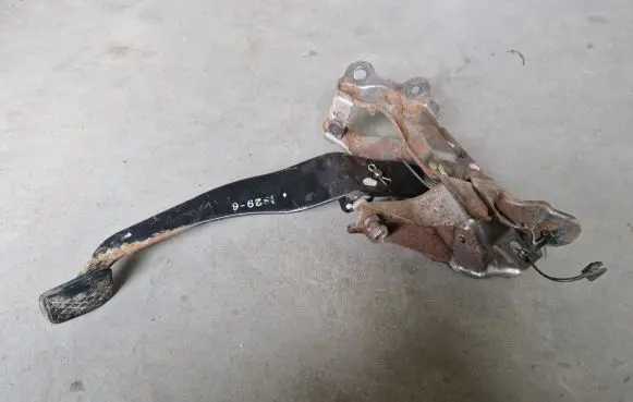 Nissan Patrol Y61 Clutch pedal 