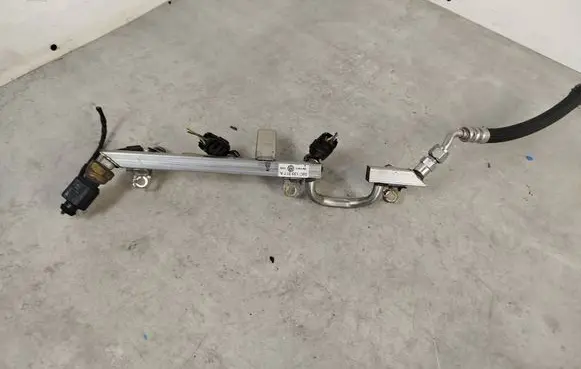 Volkswagen PASSAT B7 Fuel main line pipe 03c133317a 03c906039a 03c129041c