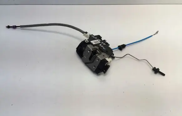Mercedes-Benz GLA W156 Front door lock A1667200735