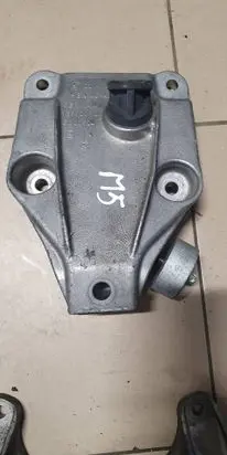 BMW 5 F10 F11 Engine mounting bracket 6777623