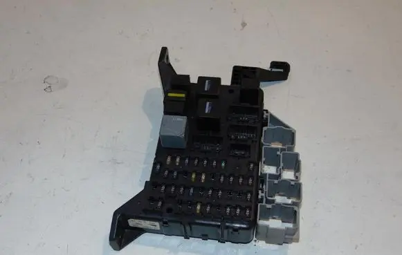 Ford Mondeo Mk III Fuse module 1S7T14A073AF