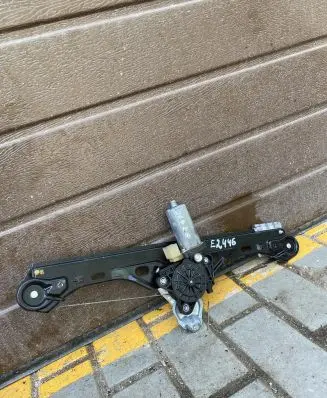 Mercedes-Benz C W203 Rear door window regulator with motor 104048XXX E2446