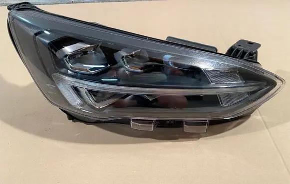 Ford Focus Headlight/headlamp JX7B13E014CE