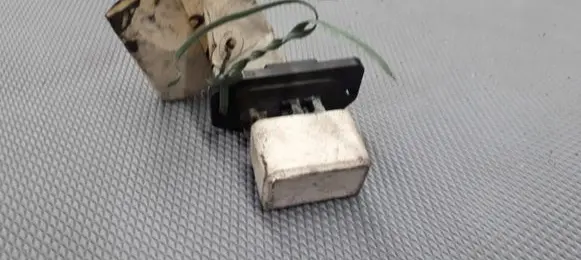 Mazda 121 Heater blower motor/fan resistor 10N735
