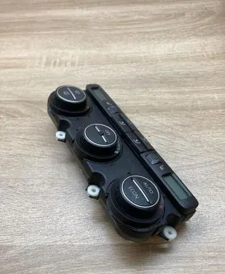 Volkswagen PASSAT B6 Climate control unit 74677512 12100552