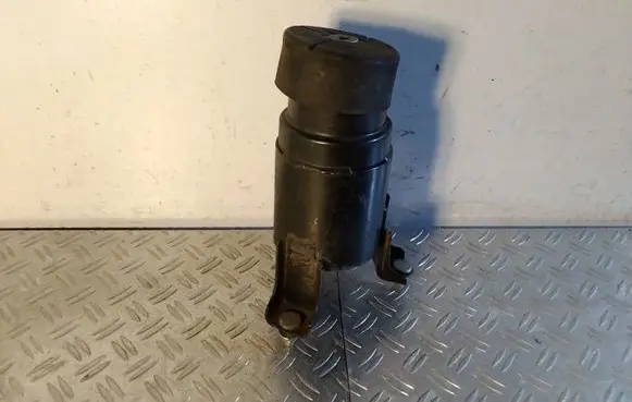 Engine mount bracket