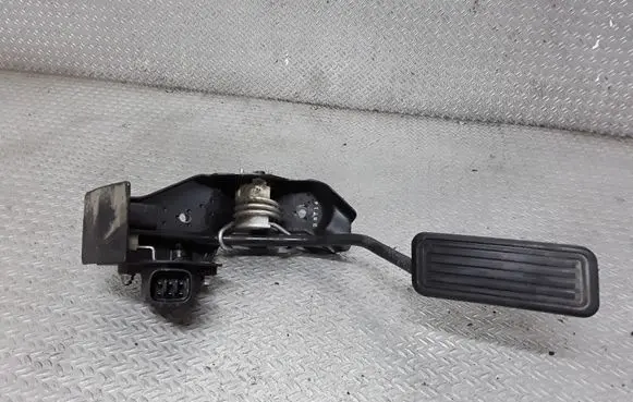Toyota Avensis T250 Accelerator throttle pedal