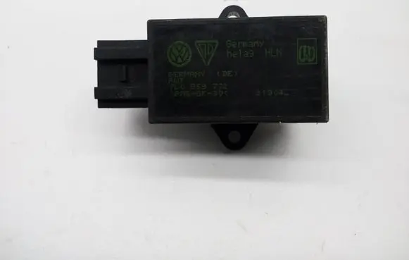 Volkswagen Touran I Seat heating relay 7L0959772