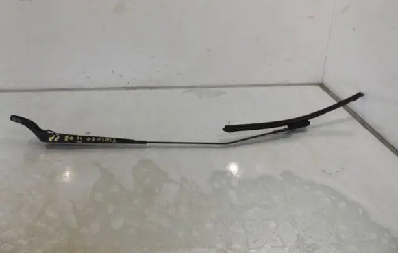 Renault Twingo II Front wiper blade arm