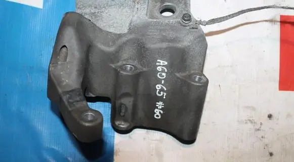 Engine mounting bracket
