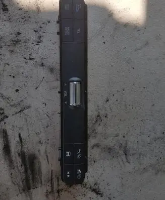 Head unit multimedia control