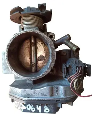 Volkswagen Golf III Throttle valve 037133064B 037133064F