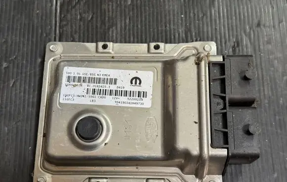Fiat 500 Engine control unit/module 52200259 0185425 TD4190341H49730