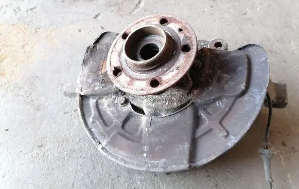 Volvo S60 Front wheel hub 9461943