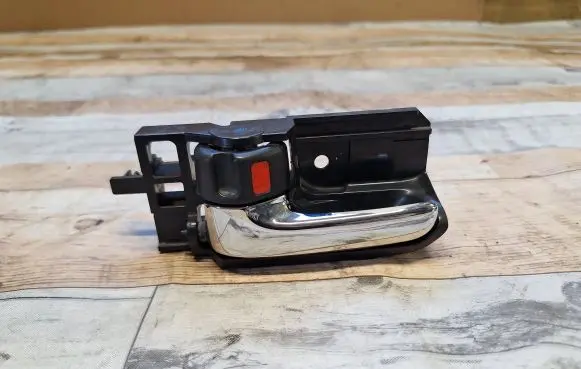 Toyota Corolla Verso E121 Front door interior handle