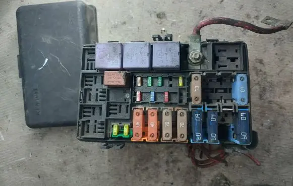 Renault Espace - Grand espace IV Fuse module P5RDGA030 8200453771 0000900020