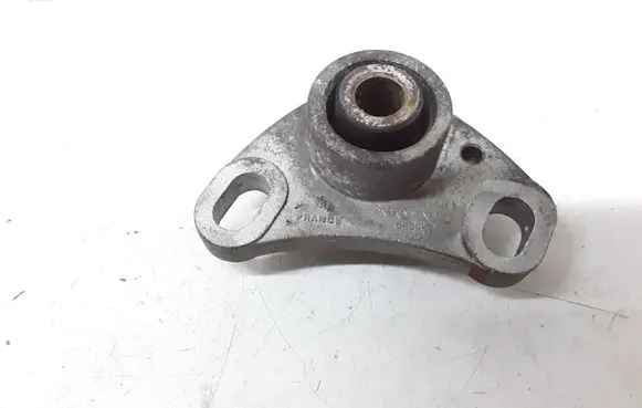 Volvo V70 Engine mount bracket 8666204