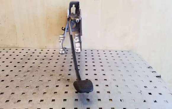 Toyota Verso Brake pedal