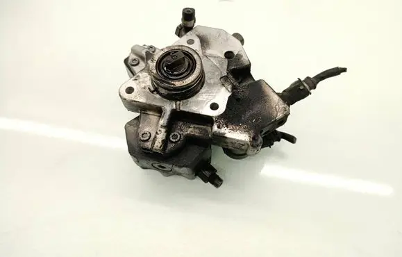 Volvo V70 Fuel injection high pressure pump 30756125 0445010111