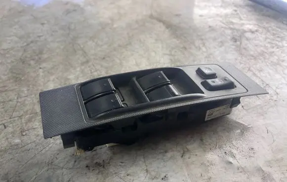 Toyota Corolla Verso E121 Electric window control switch 848200f010