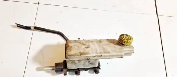 Brake fluid reservoir