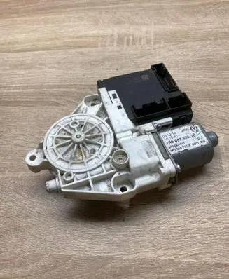 Volkswagen PASSAT CC Front door window regulator motor 3C0959792C 1K5837402GC