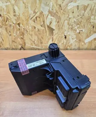 Volvo XC70 Fuse module 30786889 28087583 07W025