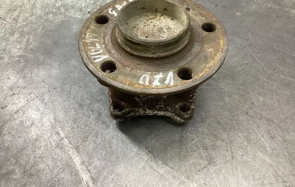 Volvo V70 Rear wheel hub
