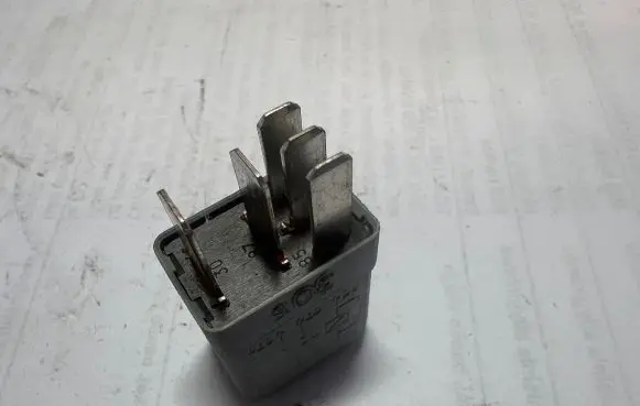 Renault Scenic I Other relay 13100504 12V1020A 67720