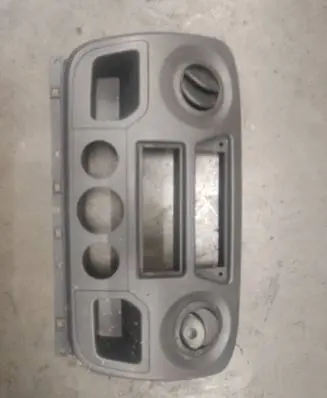 Renault Master III Dashboard center trim panel 682600025R