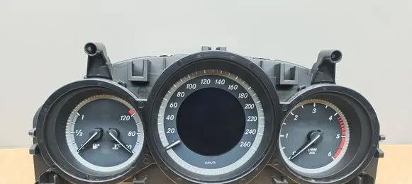 Mercedes-Benz C W204 Speedometer (instrument cluster) A2049004509