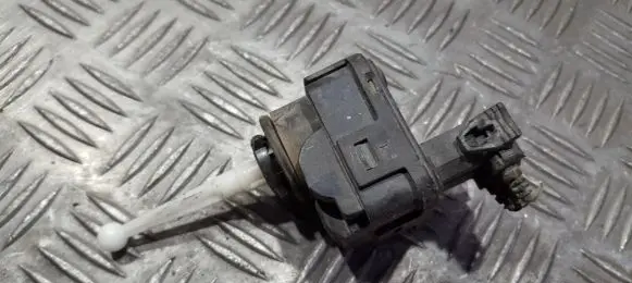BMW 3 E46 Headlight level adjustment motor 00728250