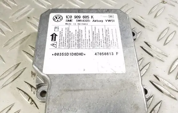 Skoda Fabia Mk2 (5J) Airbag control unit/module 1C0909605K 5WK43125 47050813F
