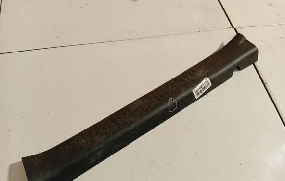Front sill trim cover
