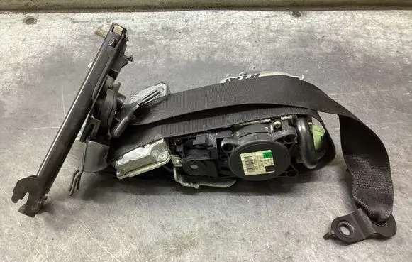 Mercedes-Benz E W212 Front seatbelt 617112200 010R0000