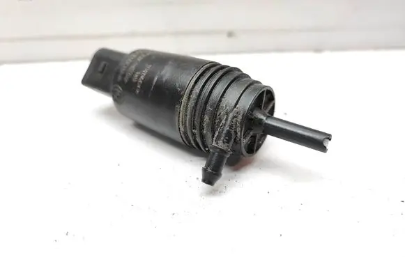 BMW 5 E60 E61 Windscreen/windshield washer pump 8377612 67128377612