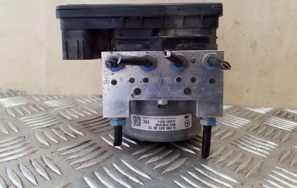 Mercedes-Benz C W205 ABS Pump A2059012800 A2054313612